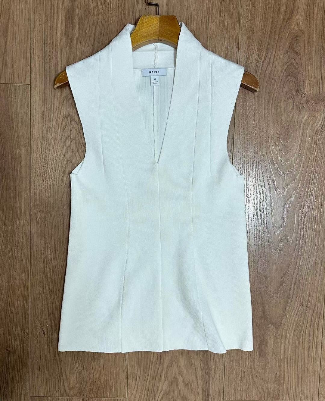 Rss Ribbed V Neck Top