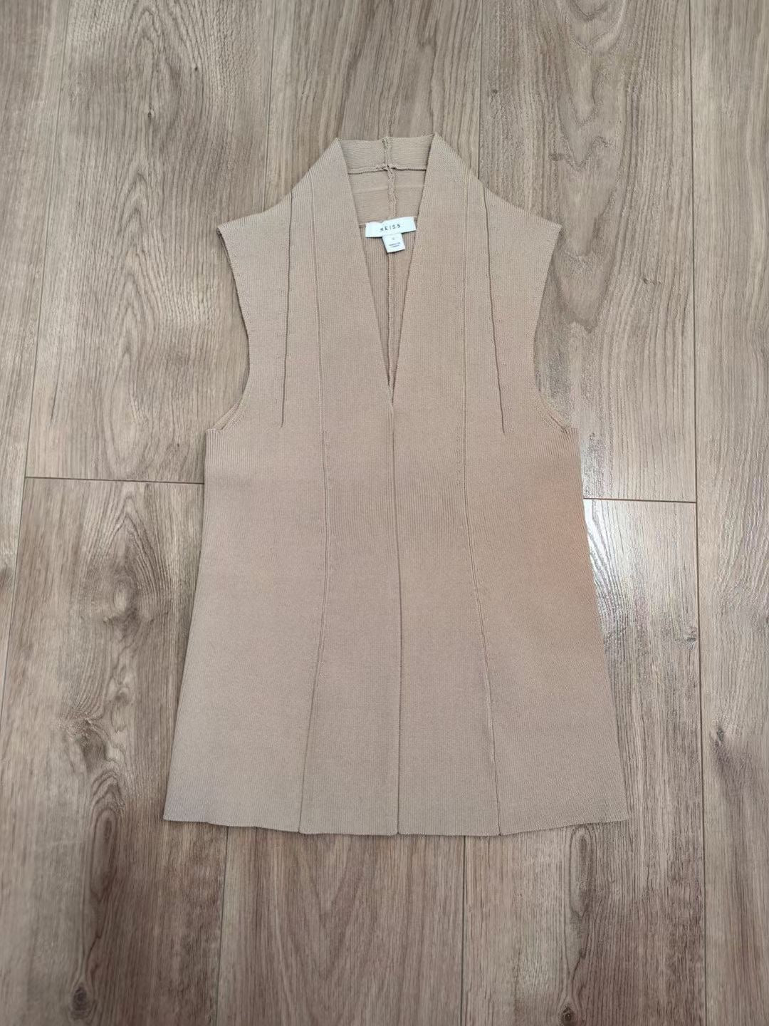 Rss Ribbed V Neck Top