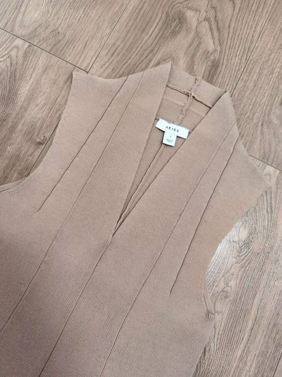 Rss Ribbed V Neck Top