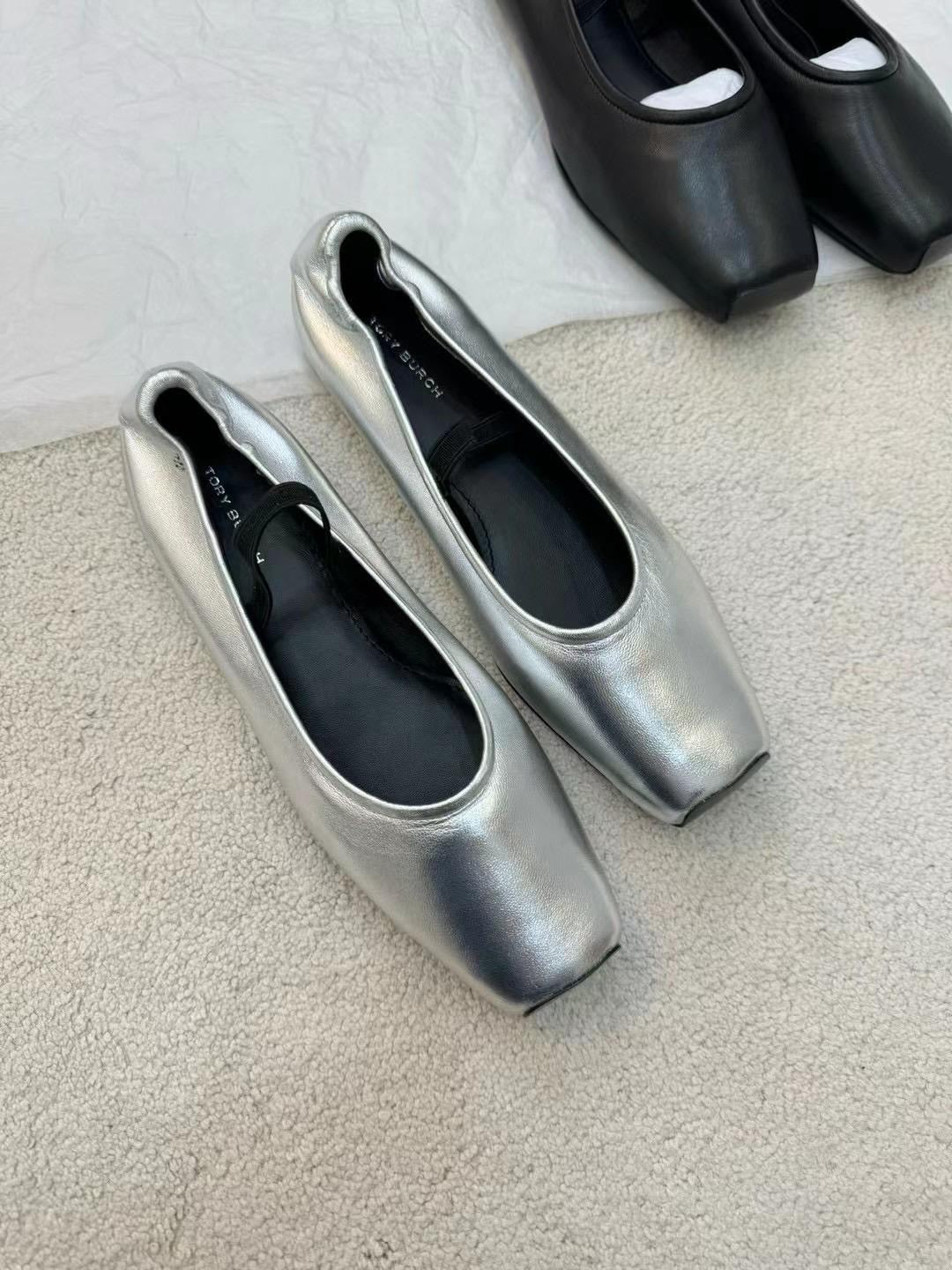 TB Runway Ballet Flats