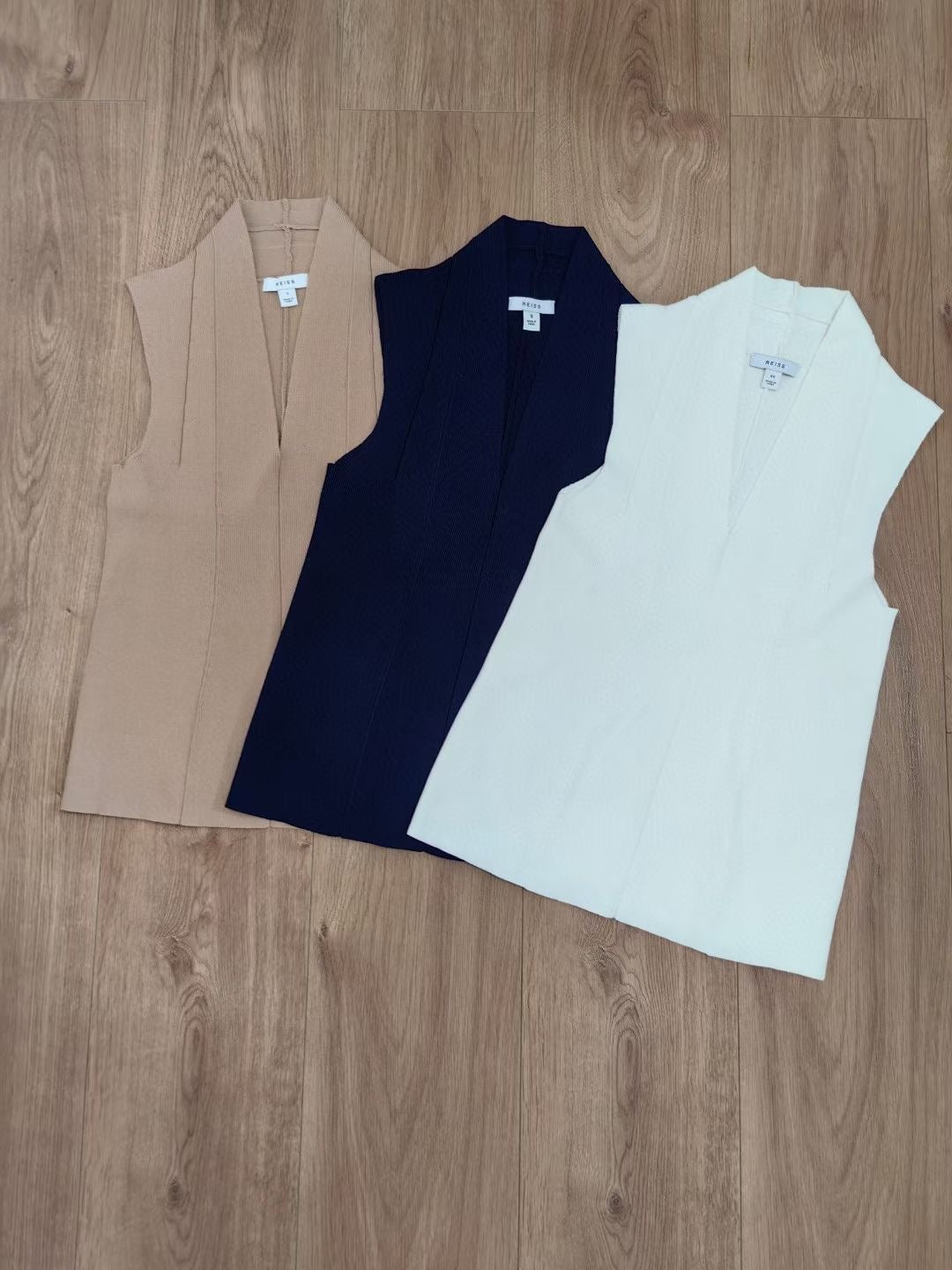 Rss Ribbed V Neck Top
