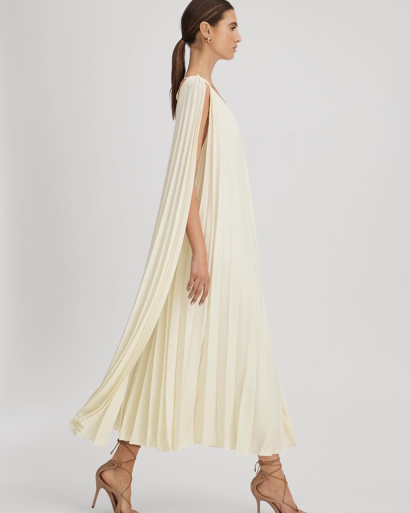 Rss Loreli Cape Sleeve Dress