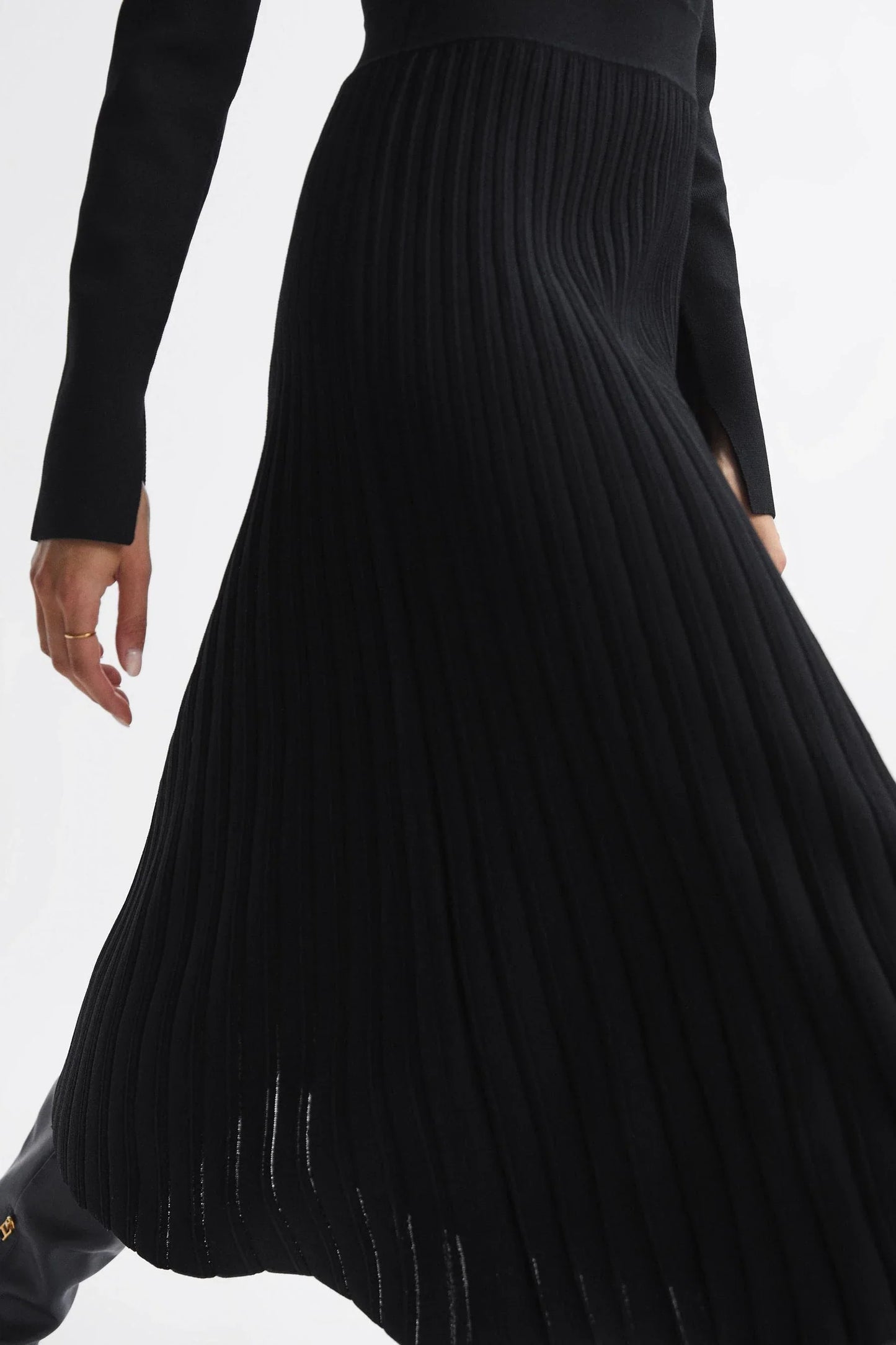 Rss Mia Knitted Pleated Midi Dress